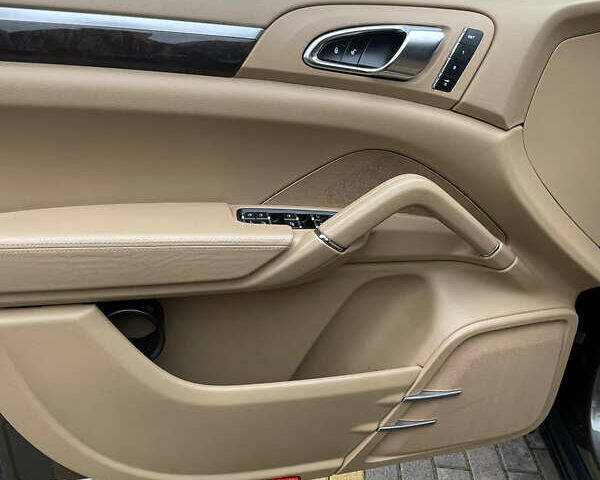 Коричневый Порше Каен, объемом двигателя 3.6 л и пробегом 217 тыс. км за 17900 $, фото 14 на Automoto.ua