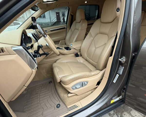 Коричневый Порше Каен, объемом двигателя 3 л и пробегом 178 тыс. км за 21000 $, фото 29 на Automoto.ua