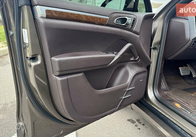 Коричневый Порше Каен, объемом двигателя 4.13 л и пробегом 162 тыс. км за 26000 $, фото 4 на Automoto.ua