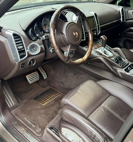 Коричневый Порше Каен, объемом двигателя 4.13 л и пробегом 162 тыс. км за 26000 $, фото 5 на Automoto.ua