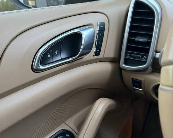Коричневий Порше Cayenne, об'ємом двигуна 4.81 л та пробігом 170 тис. км за 21000 $, фото 18 на Automoto.ua