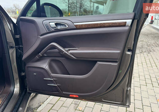 Коричневый Порше Каен, объемом двигателя 4.13 л и пробегом 162 тыс. км за 26000 $, фото 14 на Automoto.ua