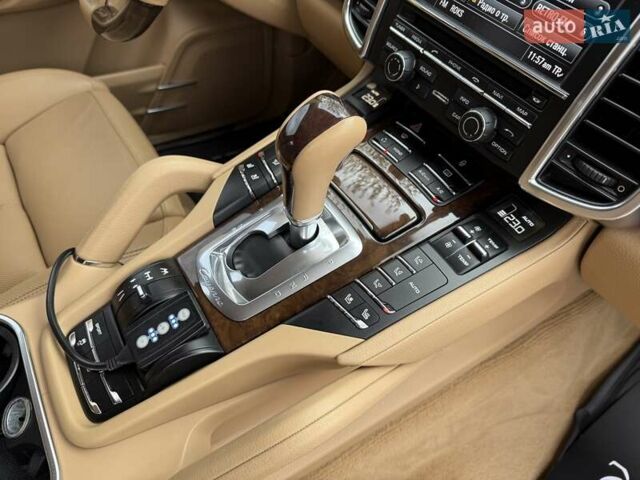 Порше Каен 2013 в Киеве на Automoto.ua Коричневый Порше Каен, объемом двигателя 3 л и пробегом 178 тыс. км за 23800 $, фото 31 на Automoto.ua