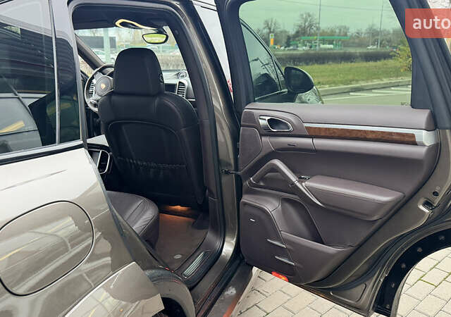 Коричневый Порше Каен, объемом двигателя 4.13 л и пробегом 162 тыс. км за 26000 $, фото 12 на Automoto.ua