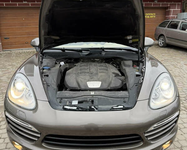 Коричневый Порше Каен, объемом двигателя 3 л и пробегом 178 тыс. км за 21000 $, фото 68 на Automoto.ua