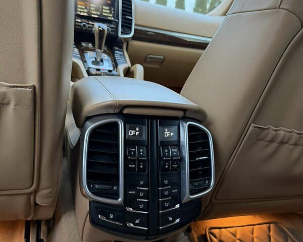 Коричневий Порше Cayenne, об'ємом двигуна 4.81 л та пробігом 170 тис. км за 21000 $, фото 15 на Automoto.ua