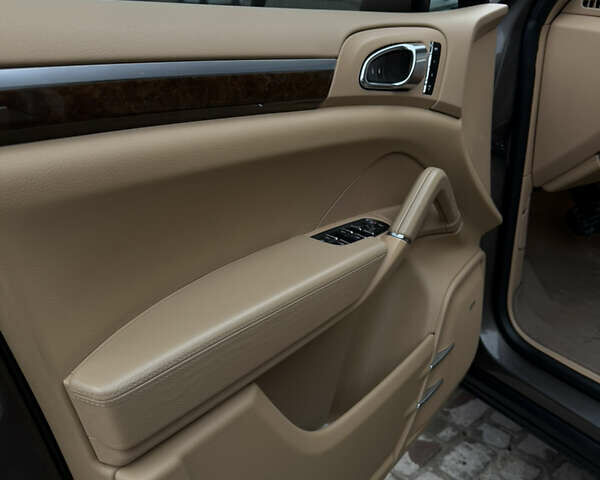 Коричневый Порше Каен, объемом двигателя 3 л и пробегом 178 тыс. км за 21000 $, фото 27 на Automoto.ua