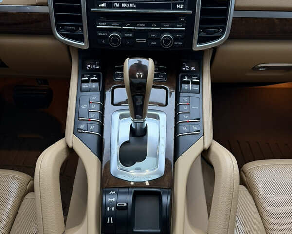 Коричневый Порше Каен, объемом двигателя 3 л и пробегом 178 тыс. км за 21000 $, фото 61 на Automoto.ua