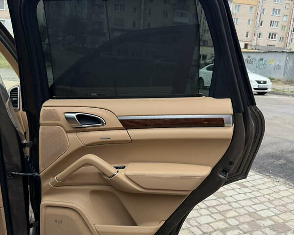 Коричневый Порше Каен, объемом двигателя 3 л и пробегом 178 тыс. км за 21000 $, фото 51 на Automoto.ua