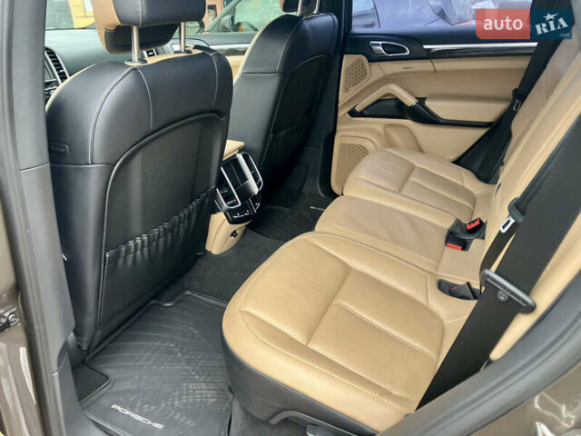 Коричневый Порше Каен, объемом двигателя 2.97 л и пробегом 180 тыс. км за 21500 $, фото 7 на Automoto.ua