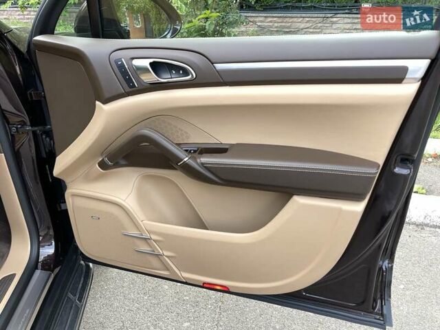 Коричневий Порше Cayenne, об'ємом двигуна 4.13 л та пробігом 58 тис. км за 59999 $, фото 36 на Automoto.ua