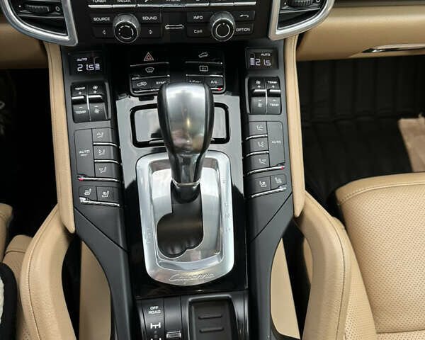 Коричневый Порше Каен, объемом двигателя 2.97 л и пробегом 130 тыс. км за 45000 $, фото 25 на Automoto.ua