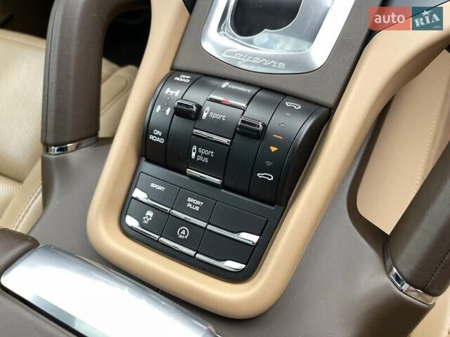 Коричневий Порше Cayenne, об'ємом двигуна 4.13 л та пробігом 58 тис. км за 59999 $, фото 34 на Automoto.ua