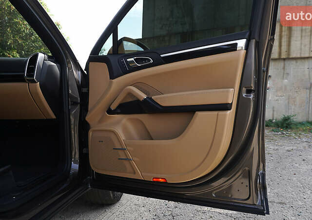 Порше Каен 2015 в Днепре (Днепропетровске) на Automoto.ua Коричневый Порше Каен, объемом двигателя 3.6 л и пробегом 112 тыс. км за 32000 $, фото 18 на Automoto.ua