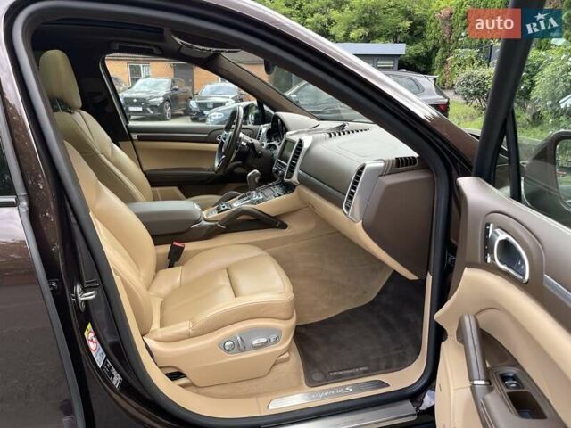 Коричневий Порше Cayenne, об'ємом двигуна 4.13 л та пробігом 58 тис. км за 59999 $, фото 32 на Automoto.ua