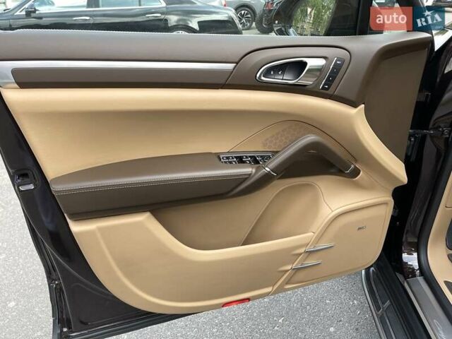 Коричневий Порше Cayenne, об'ємом двигуна 4.13 л та пробігом 58 тис. км за 59999 $, фото 16 на Automoto.ua