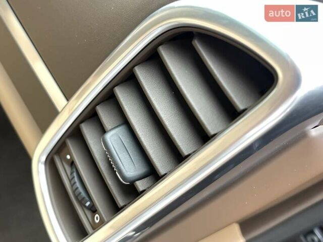 Коричневий Порше Cayenne, об'ємом двигуна 4.13 л та пробігом 58 тис. км за 59999 $, фото 37 на Automoto.ua