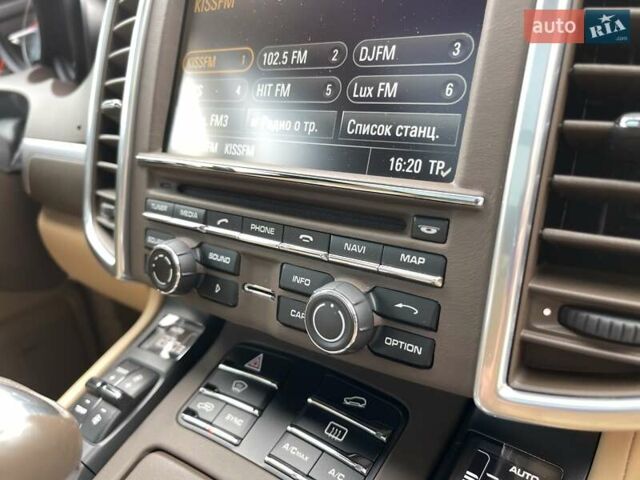 Коричневий Порше Cayenne, об'ємом двигуна 4.13 л та пробігом 58 тис. км за 59999 $, фото 30 на Automoto.ua