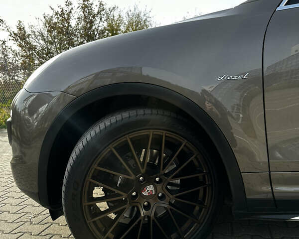 Коричневый Порше Каен, объемом двигателя 2.97 л и пробегом 141 тыс. км за 49900 $, фото 11 на Automoto.ua