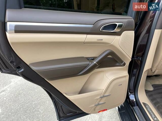 Коричневий Порше Cayenne, об'ємом двигуна 4.13 л та пробігом 58 тис. км за 59999 $, фото 24 на Automoto.ua