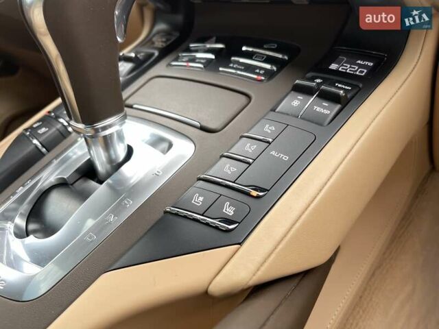 Коричневий Порше Cayenne, об'ємом двигуна 4.13 л та пробігом 58 тис. км за 59999 $, фото 33 на Automoto.ua