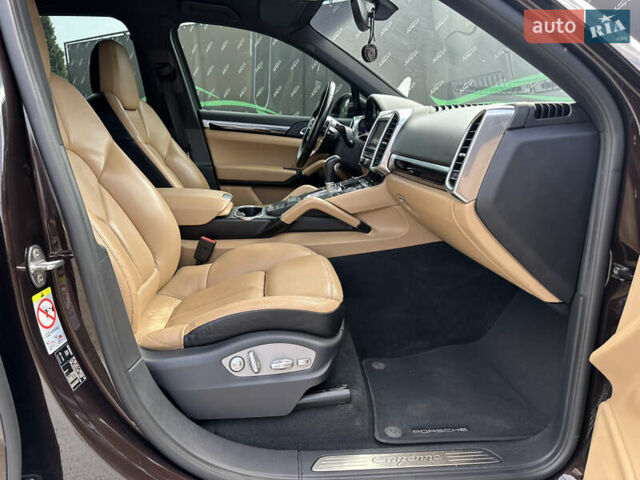 Коричневий Порше Cayenne, об'ємом двигуна 2.97 л та пробігом 313 тис. км за 31999 $, фото 6 на Automoto.ua