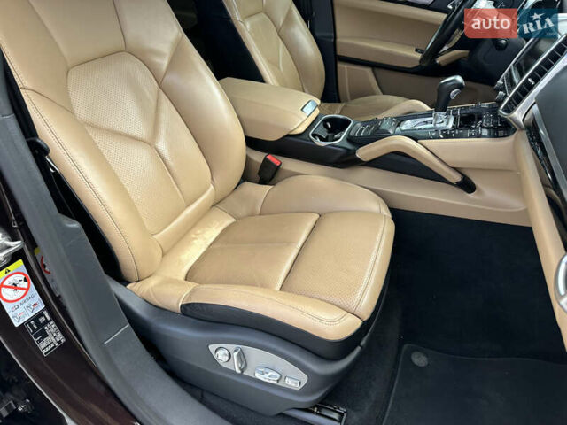Коричневий Порше Cayenne, об'ємом двигуна 2.97 л та пробігом 313 тис. км за 31999 $, фото 7 на Automoto.ua