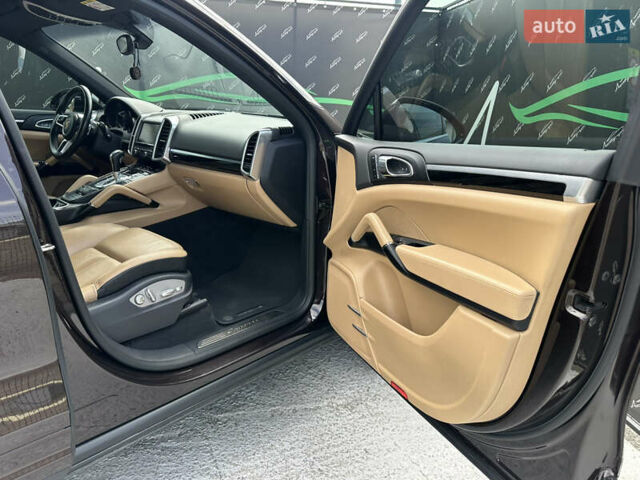 Коричневий Порше Cayenne, об'ємом двигуна 2.97 л та пробігом 313 тис. км за 31999 $, фото 5 на Automoto.ua