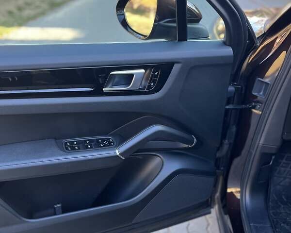 Коричневый Порше Каен, объемом двигателя 3 л и пробегом 148 тыс. км за 44000 $, фото 17 на Automoto.ua