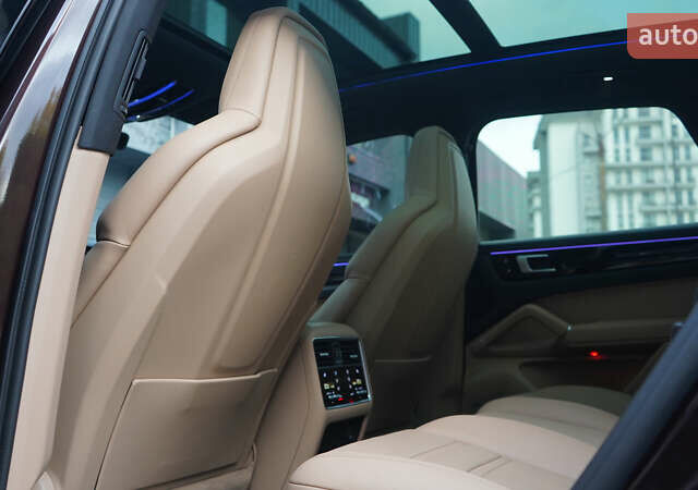 Коричневый Порше Каен, объемом двигателя 2.89 л и пробегом 121 тыс. км за 53000 $, фото 17 на Automoto.ua