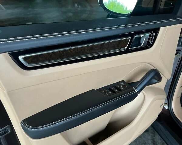 Коричневий Порше Cayenne, об'ємом двигуна 3 л та пробігом 74 тис. км за 48000 $, фото 11 на Automoto.ua