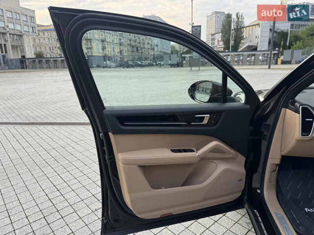 Коричневый Порше Каен, объемом двигателя 3 л и пробегом 99 тыс. км за 52900 $, фото 9 на Automoto.ua