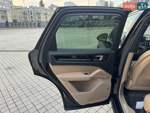 Коричневый Порше Каен, объемом двигателя 3 л и пробегом 99 тыс. км за 52900 $, фото 22 на Automoto.ua