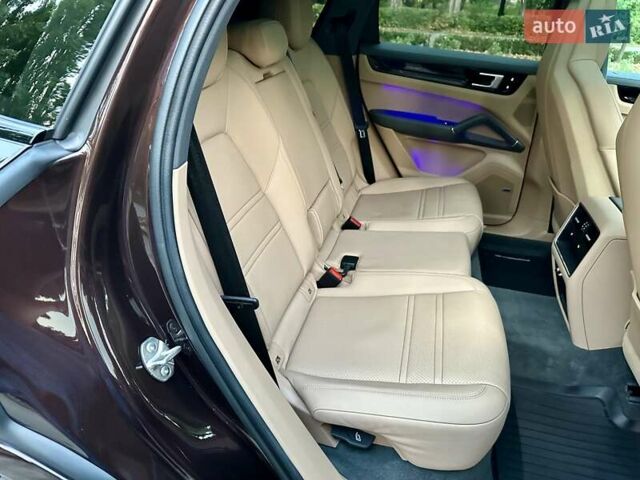 Коричневый Порше Каен, объемом двигателя 3 л и пробегом 43 тыс. км за 92950 $, фото 13 на Automoto.ua