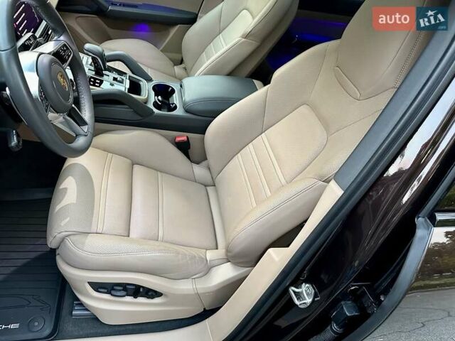 Коричневый Порше Каен, объемом двигателя 3 л и пробегом 43 тыс. км за 92950 $, фото 116 на Automoto.ua