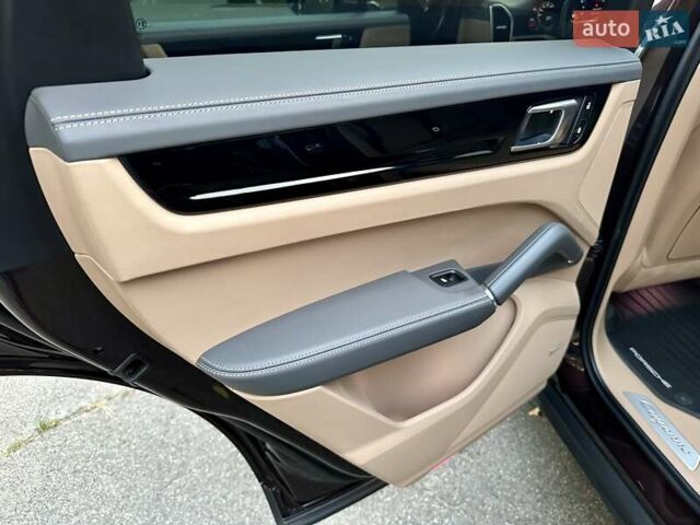 Коричневый Порше Каен, объемом двигателя 3 л и пробегом 43 тыс. км за 92950 $, фото 2 на Automoto.ua