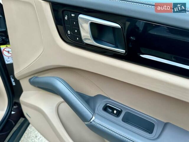 Коричневый Порше Каен, объемом двигателя 3 л и пробегом 43 тыс. км за 92950 $, фото 18 на Automoto.ua