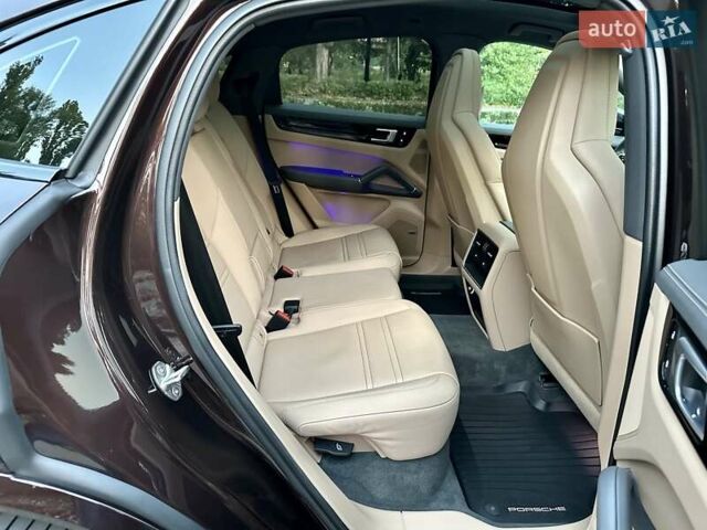 Коричневый Порше Каен, объемом двигателя 3 л и пробегом 43 тыс. км за 92950 $, фото 12 на Automoto.ua