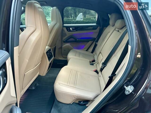 Коричневый Порше Каен, объемом двигателя 3 л и пробегом 43 тыс. км за 92950 $, фото 3 на Automoto.ua