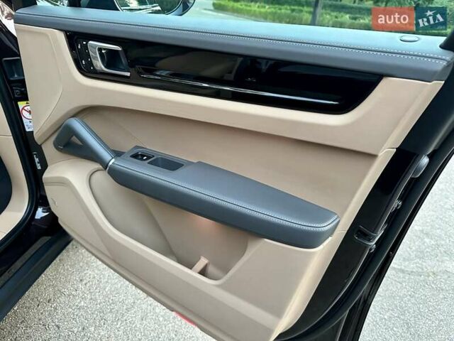 Коричневый Порше Каен, объемом двигателя 3 л и пробегом 43 тыс. км за 92950 $, фото 17 на Automoto.ua