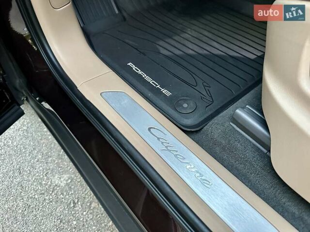 Коричневый Порше Каен, объемом двигателя 3 л и пробегом 43 тыс. км за 92950 $, фото 120 на Automoto.ua