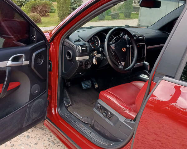 Червоний Порше Cayenne, об'ємом двигуна 4.81 л та пробігом 219 тис. км за 8500 $, фото 29 на Automoto.ua