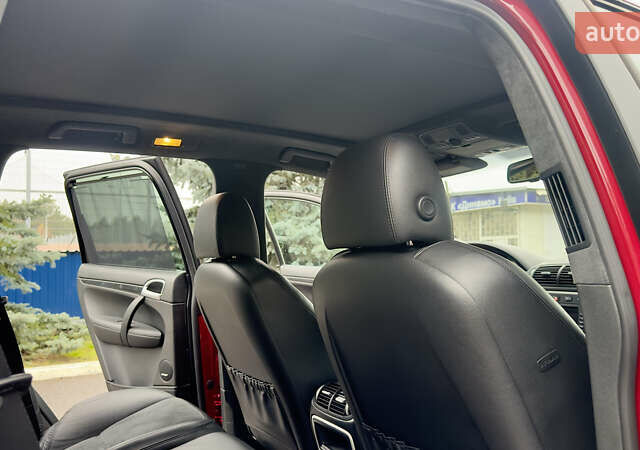 Червоний Порше Cayenne, об'ємом двигуна 4.81 л та пробігом 126 тис. км за 12222 $, фото 23 на Automoto.ua