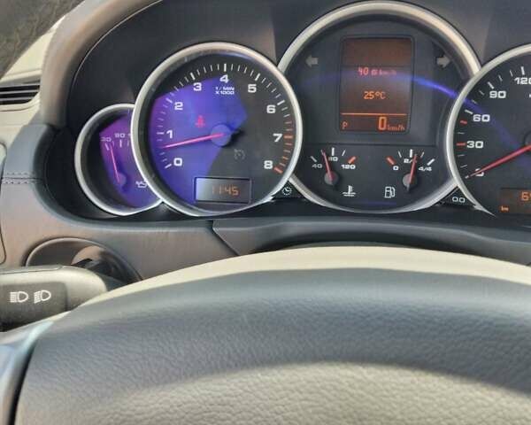 Красный Порше Каен, объемом двигателя 4.81 л и пробегом 65 тыс. км за 15000 $, фото 12 на Automoto.ua