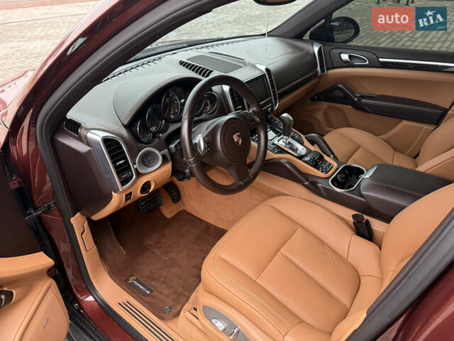 Красный Порше Каен, объемом двигателя 3 л и пробегом 278 тыс. км за 23500 $, фото 15 на Automoto.ua
