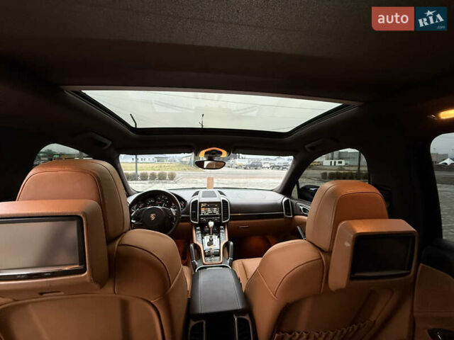 Красный Порше Каен, объемом двигателя 3 л и пробегом 278 тыс. км за 23500 $, фото 7 на Automoto.ua