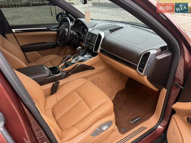 Красный Порше Каен, объемом двигателя 3 л и пробегом 278 тыс. км за 23500 $, фото 10 на Automoto.ua