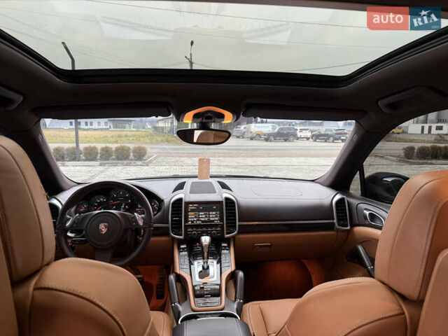 Красный Порше Каен, объемом двигателя 3 л и пробегом 278 тыс. км за 23500 $, фото 8 на Automoto.ua