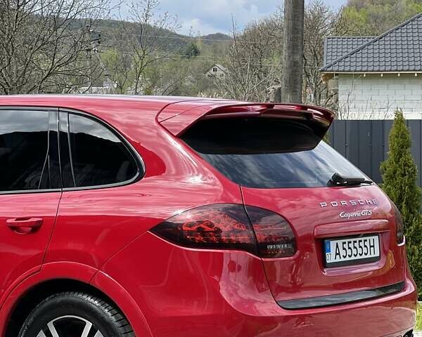 Красный Порше Каен, объемом двигателя 4.81 л и пробегом 169 тыс. км за 20000 $, фото 1 на Automoto.ua