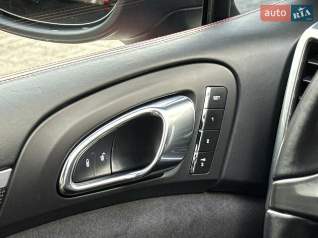 Красный Порше Каен, объемом двигателя 4.8 л и пробегом 123 тыс. км за 23900 $, фото 39 на Automoto.ua